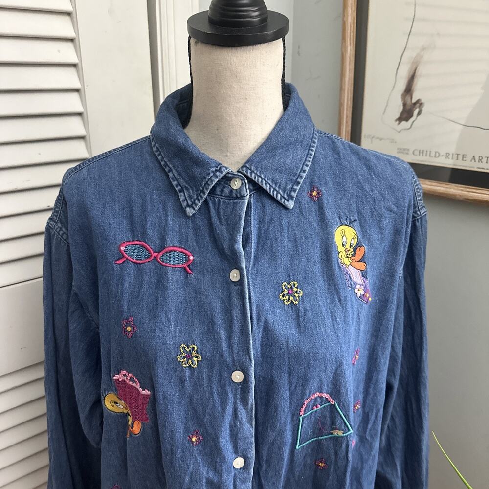 Vintage WARNER BROS STUDIO STORE Shirt Womens XL Chambray Embroidered Tweety 90s